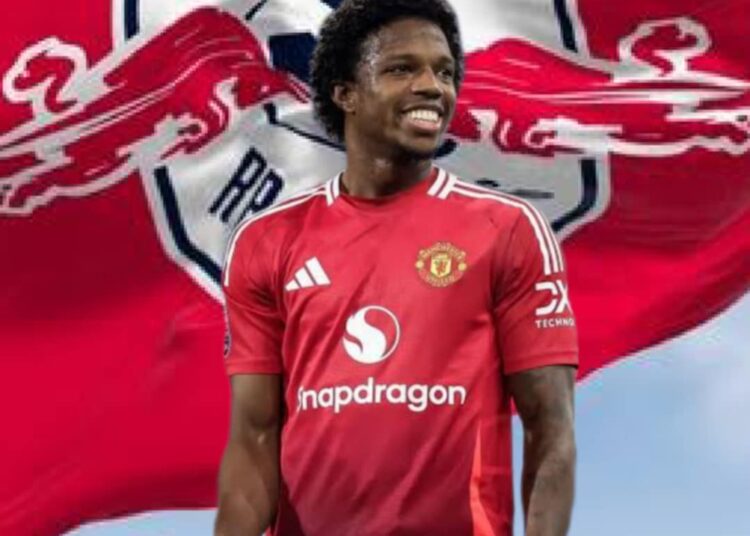 Fabrizio Romano confirms Tyrell Malacia “could leave” Manchester United this month to joined Rb Leipzig