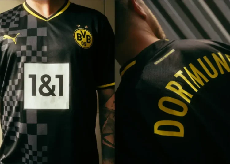 Wenn Ozan Kabak nach Hause geht, will er für den SV Werder Bremen und Borussia Dortmund spielen. Mehr anzeigen