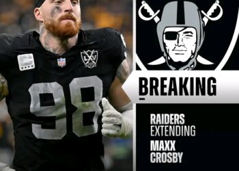 Raiders sign EDGE Maxx Crosby to 3-year, $106.5M extension with $91.5M guaranteed, making him one of the highest-paid defenders in the NFL. (via Ian Rapoport, Tom Pelissero)