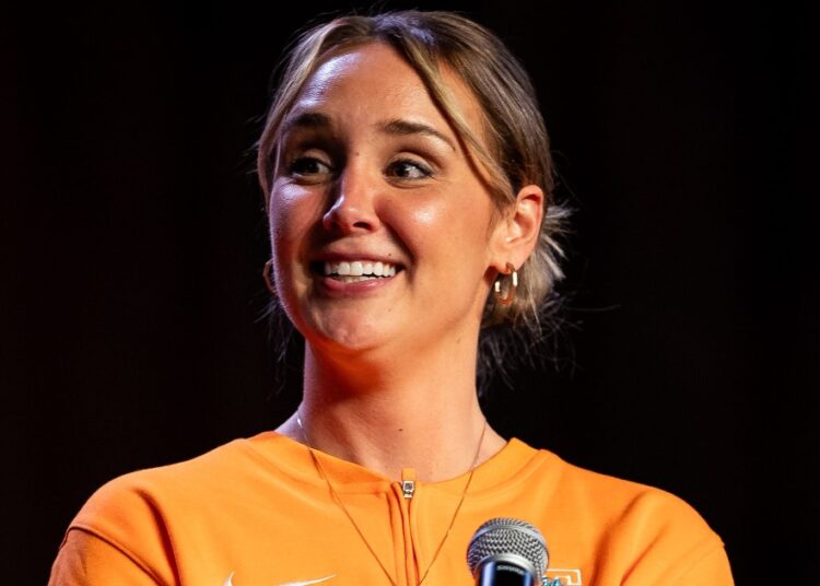 Congratulations to Kim Caldwell honored on being named the Tennessee lady volunteers head coach  Offensive Player of the Week for week 15!