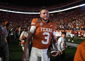 ESPN Report: Texas Longhorns football Star Quinn Ewers Seals $15 Million Endorsement Deal, Donates $4 Million to Program – South Carolina Gamecocks women’s basketball sensation Chloe Kitts has achieved a monumental feat, securing a……