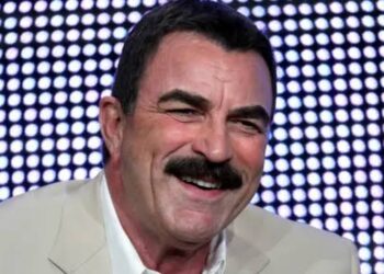 Breaking news:The American actor Thomas Salleck just received a award of his past movie “Blue Bloods”and also regonise as the most talented…