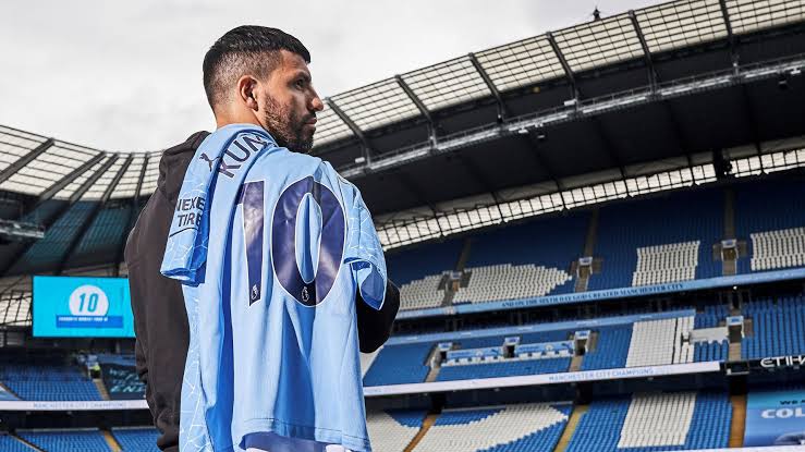 Sergio Agüero es una leyenda del fútbol, y el exdelantero del Manchester City volvió al pasado con los mayores de Independiente, después de salir temporalmente del retiro… detalles completos.
