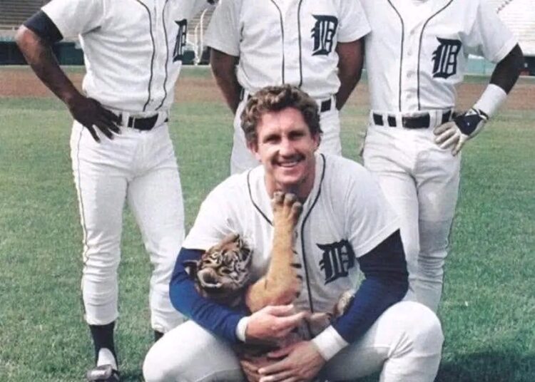 News today : Lou Whittaker, Alan Trammell, Chet Lemon & Lance Parrish of the 1984 World Series Champs The Detroit Tigers, with a tiger cub….Read more