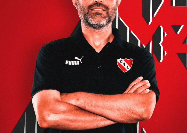Julio Vaccari, técnico de Independiente, fue celebrado por sus logros en el equipo y será…Leer más
