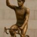 Laatste nieuws: Gigantisch levend bronzen beeld van Wout van Aert onthuld in Antwerpen, België