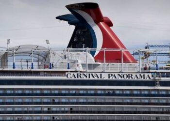 Carnival Cruise Line rep scolds cruiser for cruel loyalty response and