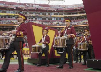 BREAKING: Unbelievable! Commander Washington’s Marching Band Officially Ranked 1 in the World. The University of Washington Marching Band (WMB) has achieved a historic milestone, being officially recognized as the top collegiate marching band in the world. This prestigious honor highlights the band’s and… full details