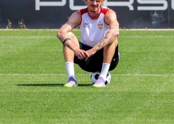 Nach Ablauf der vom VfB Stuttgart gesetzten Frist für einen Transfer von Nick Woltemade zum FC Bayern München hat sich der Berater des Stürmers erneut zu Wort gemeldet. ….. Weiterlesen