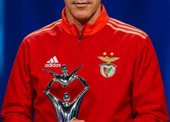 Notícia de Última Hora: Treinador do SL BENFICA anunciado como o Treinador do Ano da UEFA à frente de Pep Guardiola e … ver mais