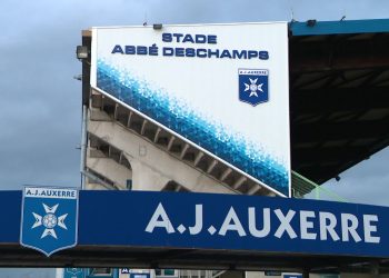 OFFICIEL : Le stade Abbé Deschamps de l’AJ Auxerre a été officiellement désigné comme le meilleur stade d’Europe, devant Manchester City et d’autres concurrents… Voir plus