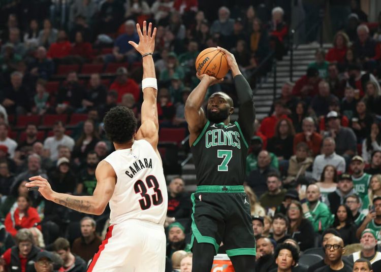 Jaylen Brown scores 30 points and the Celtics upset the Pacers 140-122 with 20 3-pointers